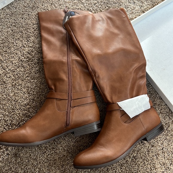 Kindell Strut Tall Boot - Bourbon, sz 8M - Picture 4 of 5